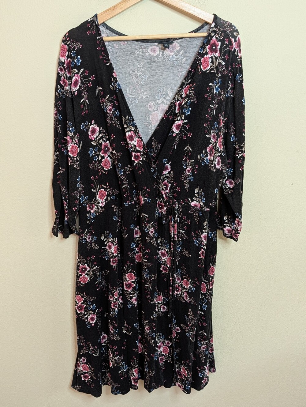 Torrid Black Floral Wrap Dress Size 2 Surplice V-Neck 3/4 Sleeve Tie Waist